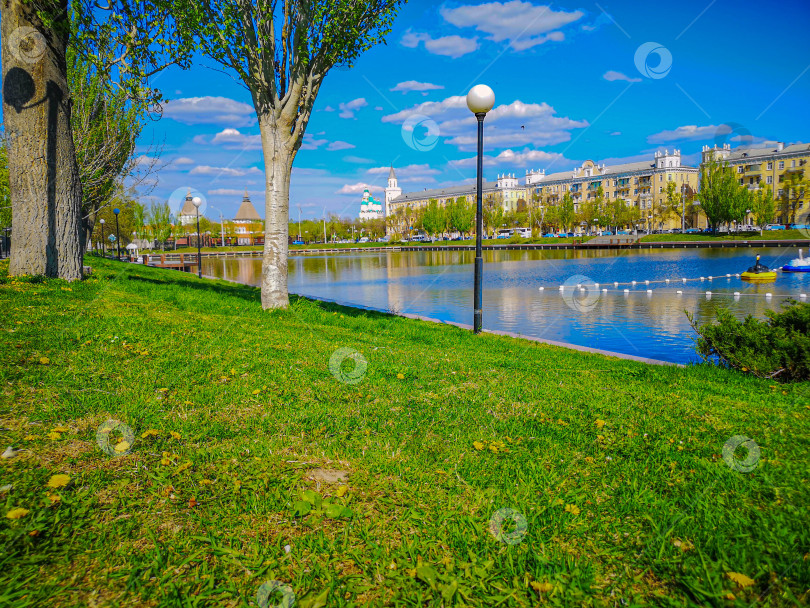 Скачать Городской парк в Астрахани фотосток Ozero