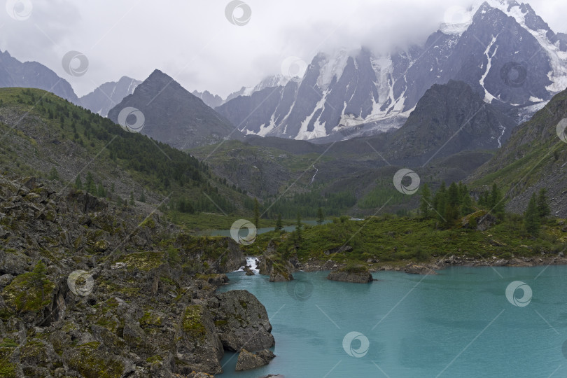 Скачать Верхнее Шавлинское озеро. Горный Алтай, Россия. фотосток Ozero