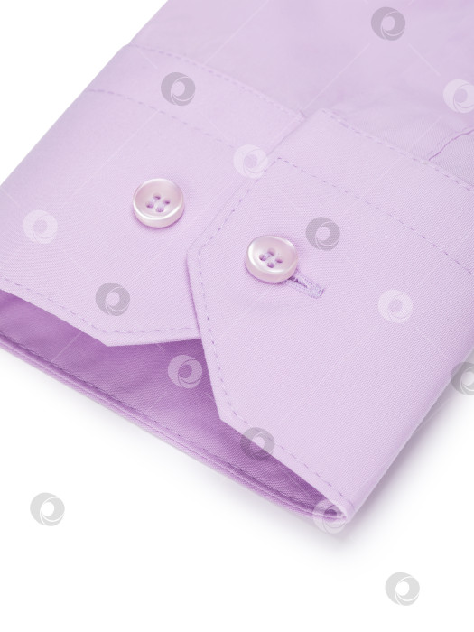 Скачать Крупный план манжеты с пуговицами на рубашке пурпурного цвета на белом фоне фотосток Ozero