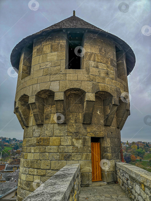 Скачать Старая каменная башня в Будапеште фотосток Ozero