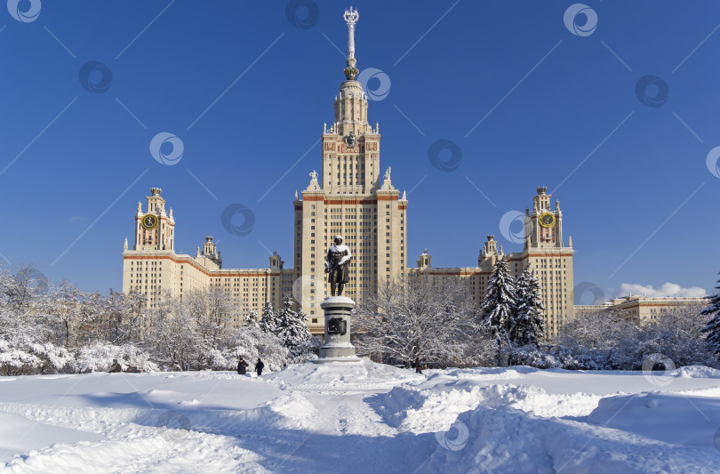 Скачать Вид на главное здание Московского государственного университета. фотосток Ozero