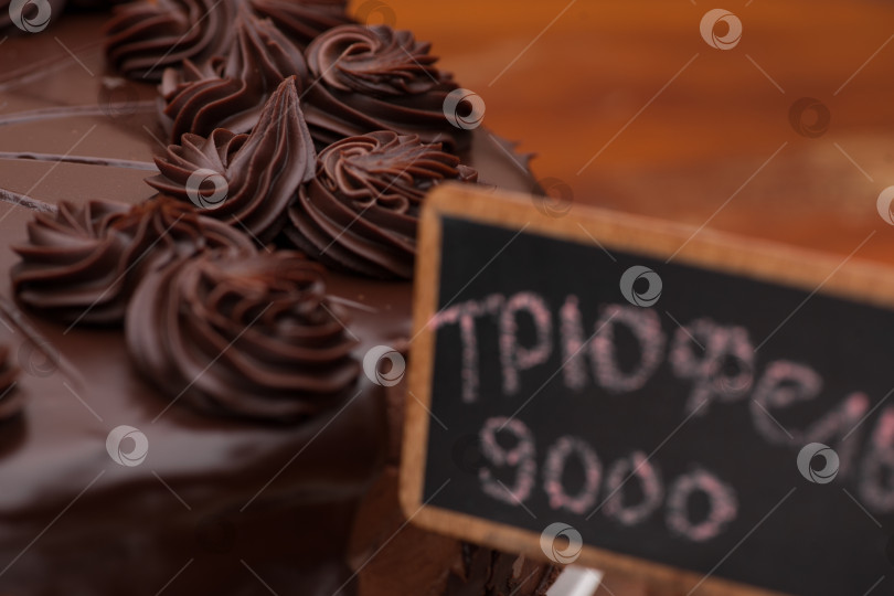 Скачать торт с шоколадным кремом темный фотосток Ozero