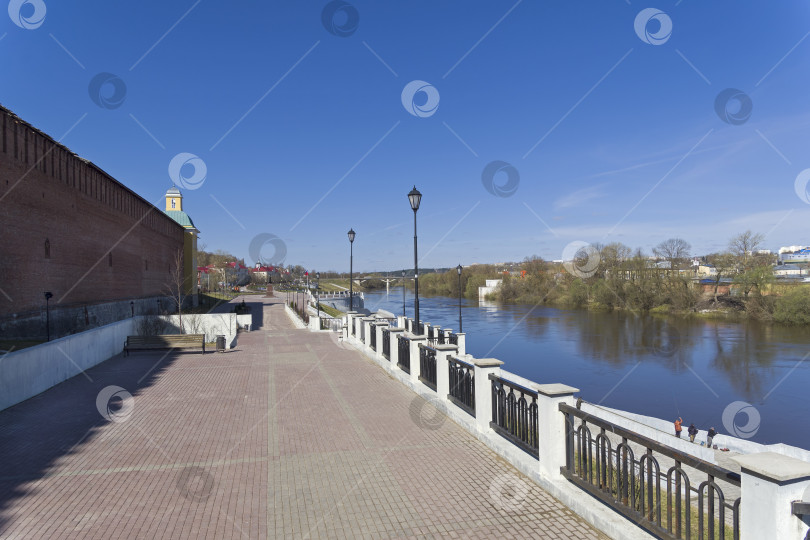 Скачать Набережная Днепра в центре Смоленска, Россия. фотосток Ozero