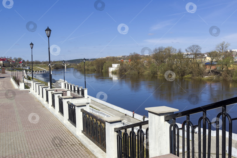 Скачать Набережная Днепра в центре Смоленска, Россия. фотосток Ozero