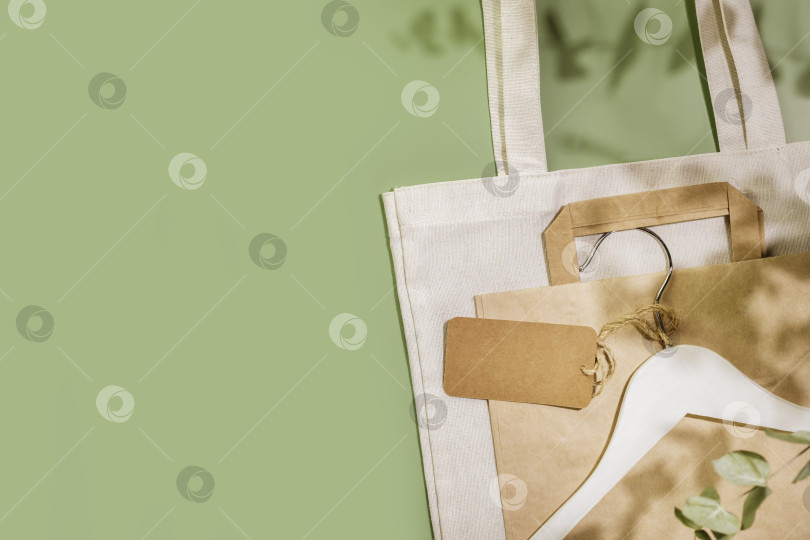 Скачать Текстильная сумка, бумажная сумка, сетчатая сумка с вешалкой и этикеткой с местом для копирования фотосток Ozero