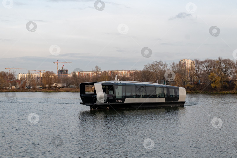 Скачать Электрический речной транспорт фотосток Ozero