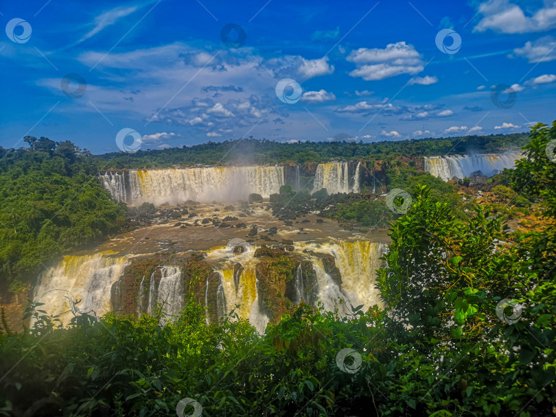 Скачать Каскад водопадов Игуассу фотосток Ozero