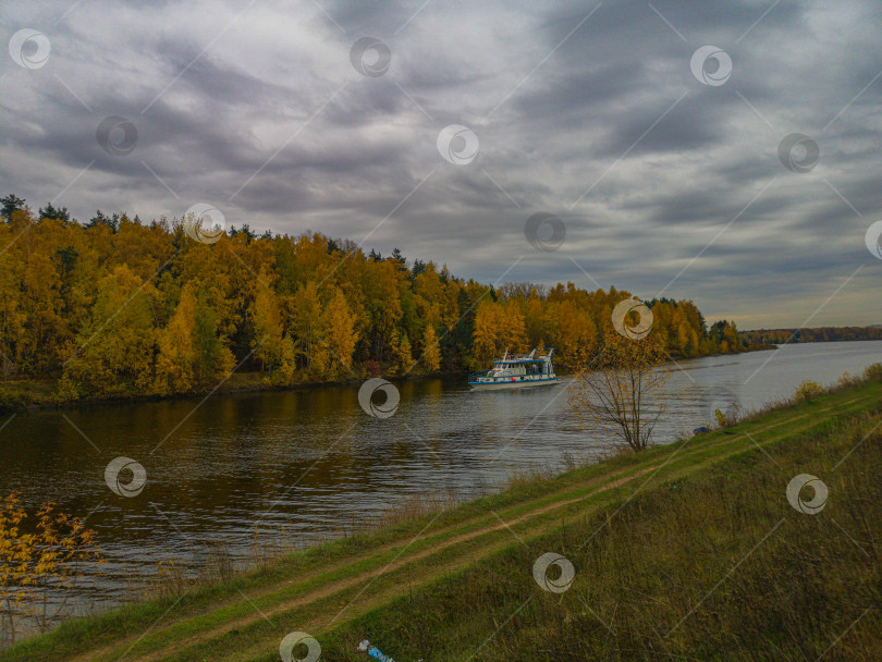 Скачать Осенний канал имени Москвы фотосток Ozero