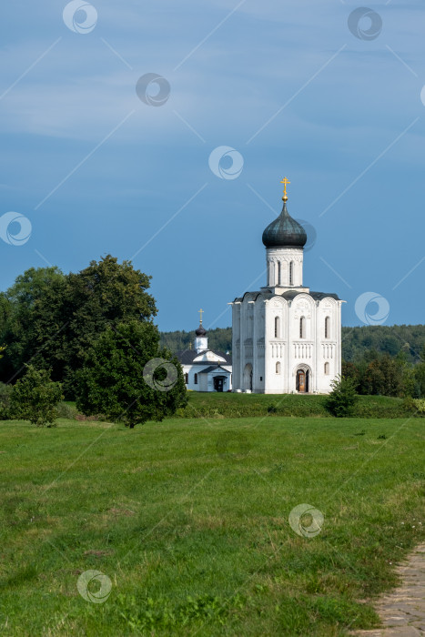 Скачать Церковь Покрова на Нерли, Владимирская область, Россия - 09 августа 2023 года. фотосток Ozero