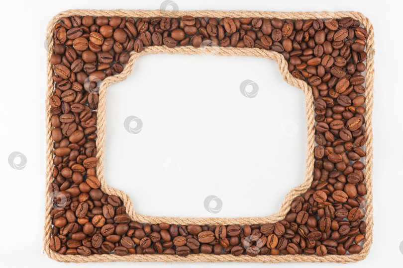 Скачать Две рамки из веревки с кофейными зернами на белом фоне фотосток Ozero