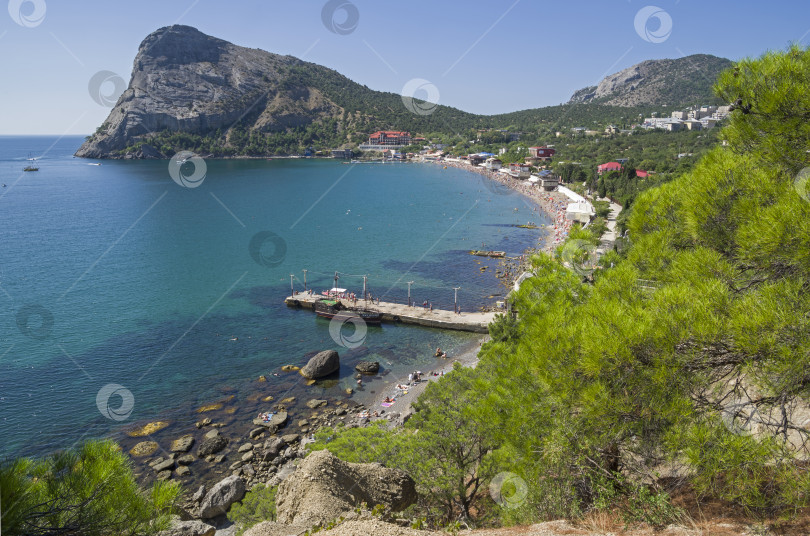 Скачать Небольшая бухта на побережье Черного моря. Крым. фотосток Ozero