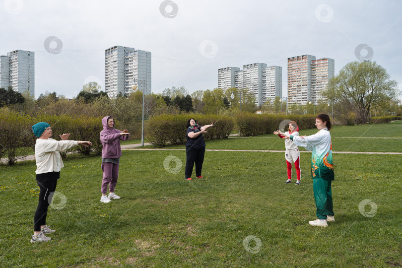 Скачать Цигун в городе. фотосток Ozero