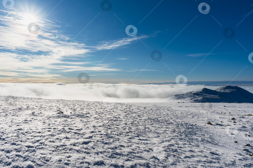 Скачать Выше облаков фотосток Ozero