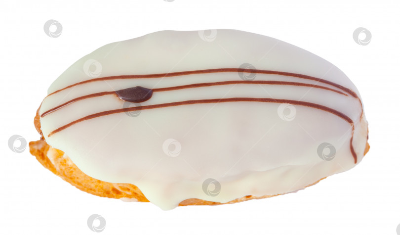 Скачать Тесто, покрытое глазурью, с шоколадными полосками сверху, выделенными на белом фоне фотосток Ozero