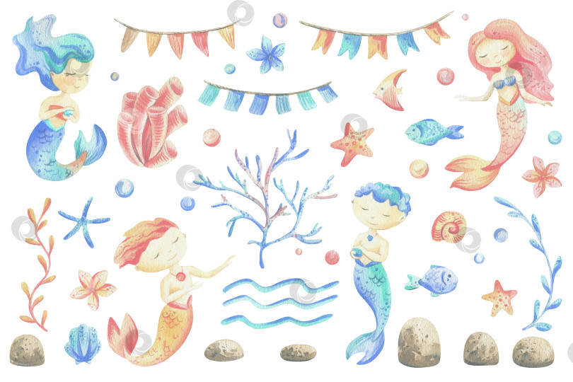 Скачать Русалки - это маленькие девочки и мальчики с рыбками, ракушками, кораллами, водорослями, морскими звездами. Акварельная иллюстрация, нарисованная от руки пастельными коралловыми и голубыми красками. Большой набор элементов, выделяющихся на фоне фотосток Ozero