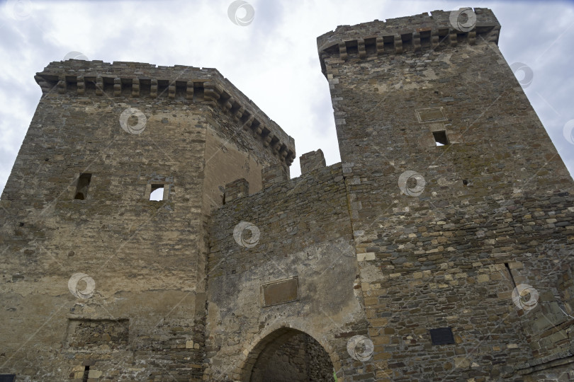 Скачать Генуэзская крепость в Судаке, Крым. Надвратные башни. фотосток Ozero