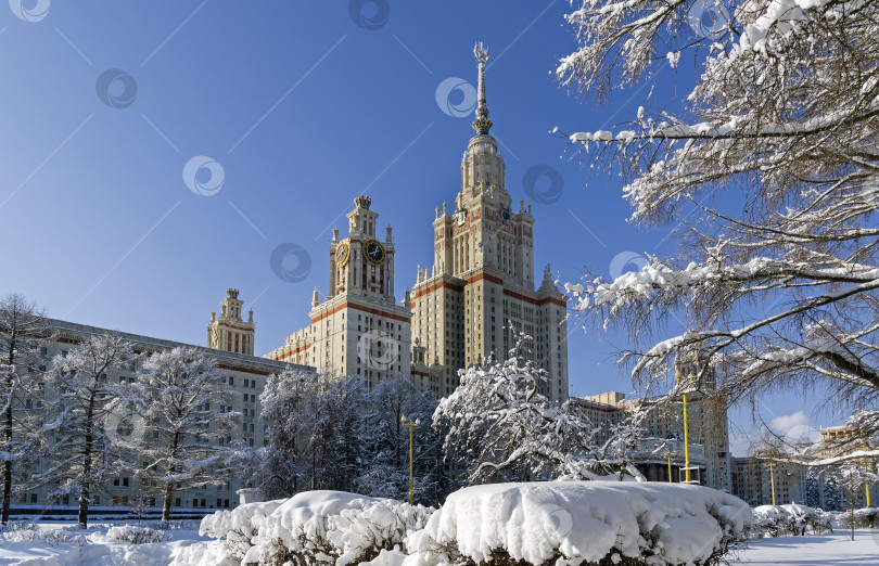 Скачать Вид на главное здание Московского государственного университета. фотосток Ozero