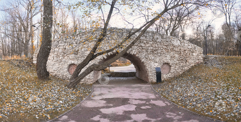 Скачать проход по кирпичному туннелю в древнем каменном мосту фотосток Ozero