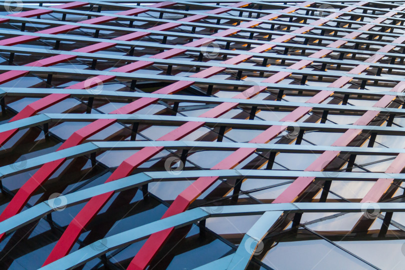 Скачать Фрагмент фасада современного здания из стекла и металла в качестве фона (аннотация) фотосток Ozero