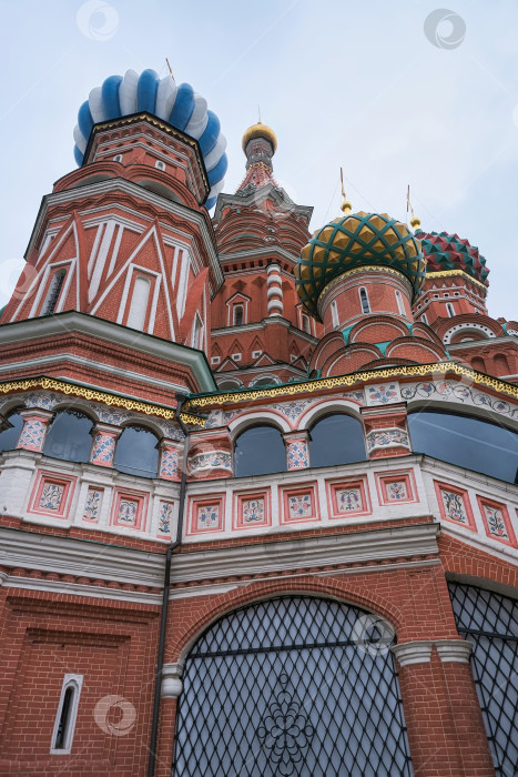 Скачать Московский вид на собор Василия Блаженного поздней осенью, сфотографированный 11.10.2023 фотосток Ozero