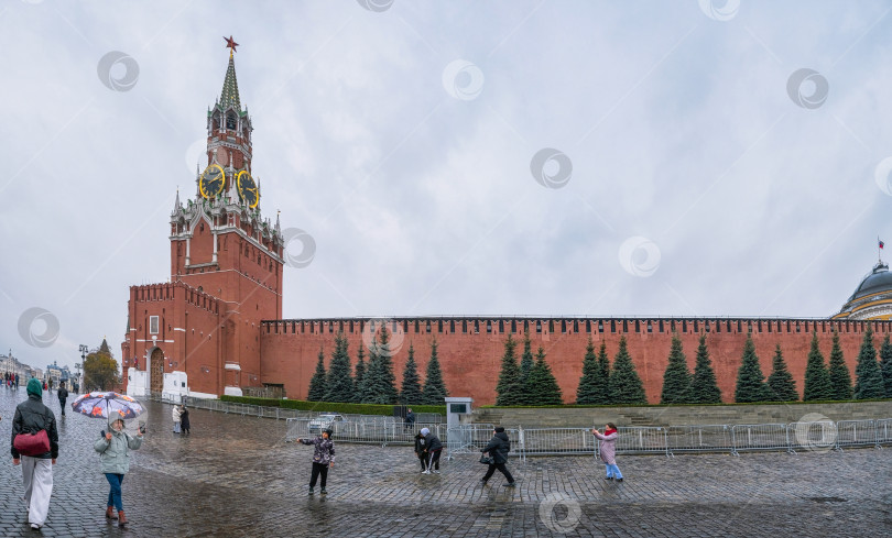 Скачать Московский вид на Кремль днем поздней осенью, сфотографированный 06.11.2023 фотосток Ozero