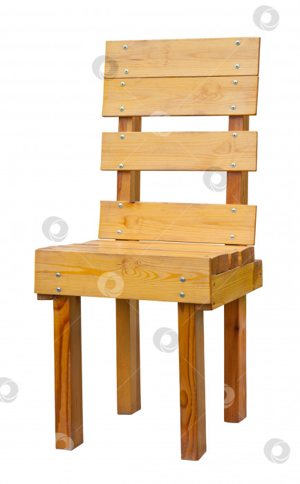 Скачать Вид в три четверти на коричневый деревенский деревянный стул ручной работы, выделенный на белом фоне (элемент дизайна) фотосток Ozero