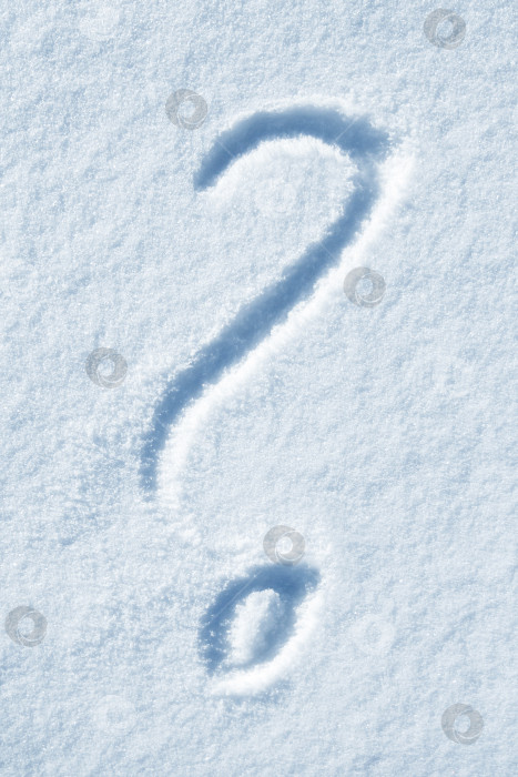 Скачать Надпись на снежной поверхности - вопросительный знак. (предыстория) фотосток Ozero