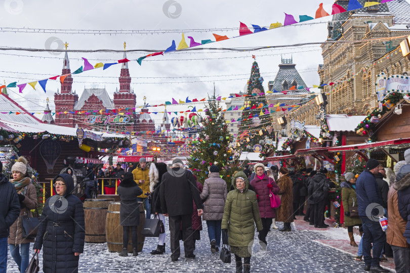 Скачать Рождественская ярмарка на Красной площади. Москва, Россия. фотосток Ozero