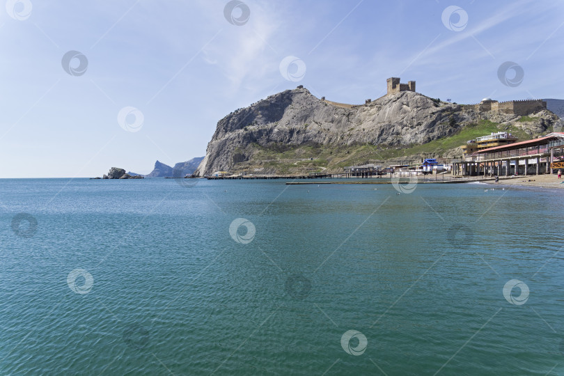 Скачать Вид с моря на Генуэзскую крепость. Крым. фотосток Ozero