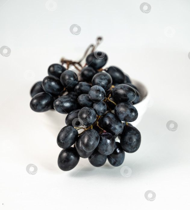 Скачать виноград на тарелке фотосток Ozero