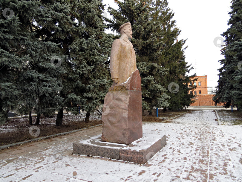 Скачать Пенза, Россия - март 2014:  Памятник Ф.Э.Дзержинскому фотосток Ozero