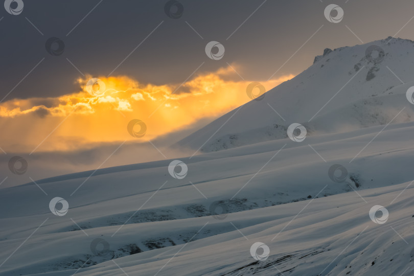 Скачать Восход солнца в долине Суусамыр, Кыргызстан, выборочный фокус фотосток Ozero