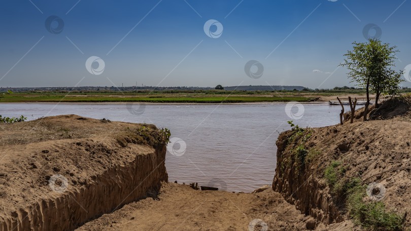 Скачать Паромная переправа через Мадагаскар. фотосток Ozero