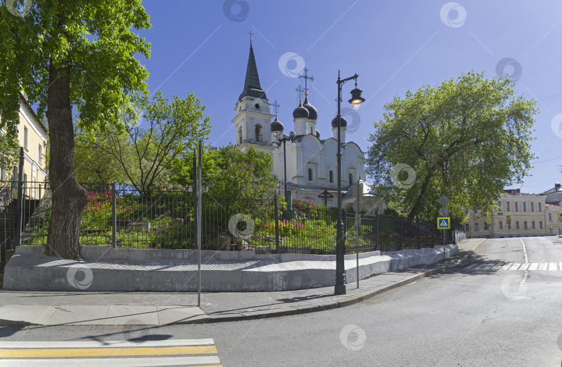 Скачать Старинная православная церковь в центре Москвы фотосток Ozero